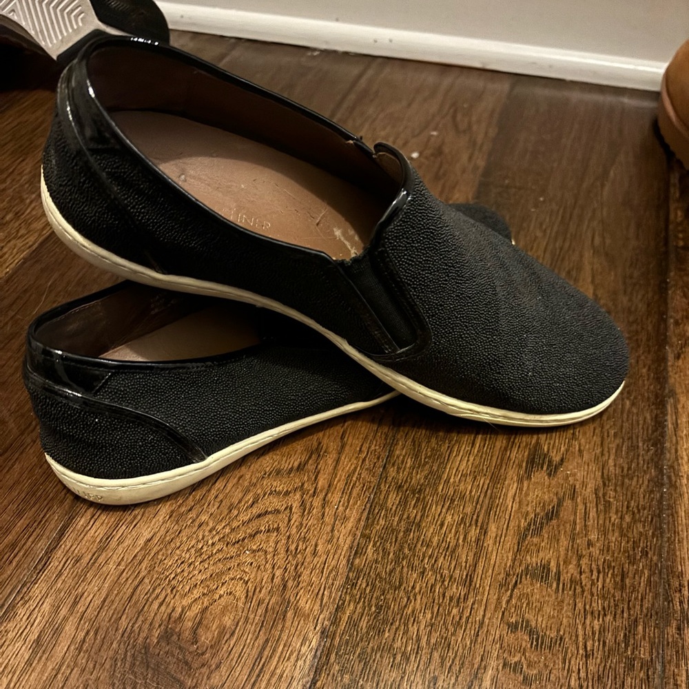 Donald J. Pliner Black and White Slip on Sneaker Size 9.5